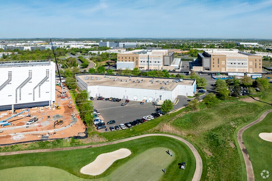 More Photos Of 21301 Beaumeade Cir, Ashburn Flex For Lease