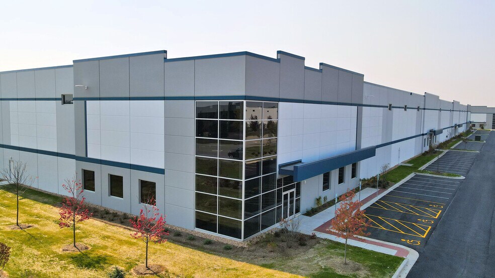 More Photos Of 3959 Burwood Dr, Waukegan Distribution For Lease