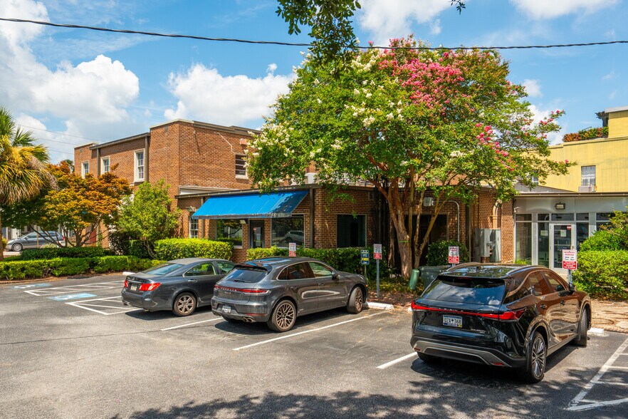 More Photos Of 276 East Bay St, Charleston Storefront Retail Office For Lease