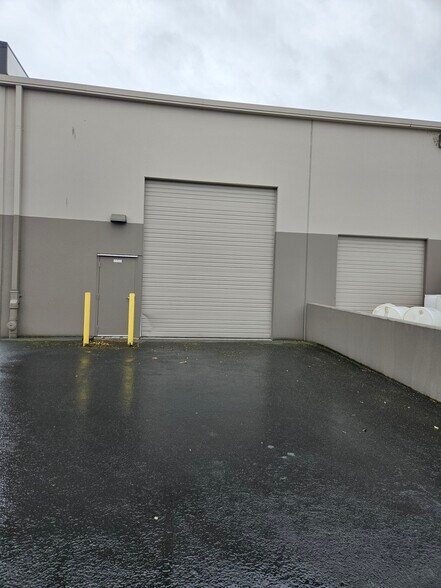More Photos Of 5604 NE Clara Ln, Hillsboro Manufacturing For Lease