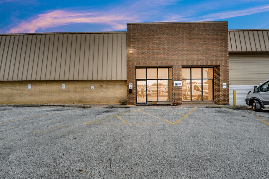 More Photos Of 721 E 112th St, Chicago Flex For Lease