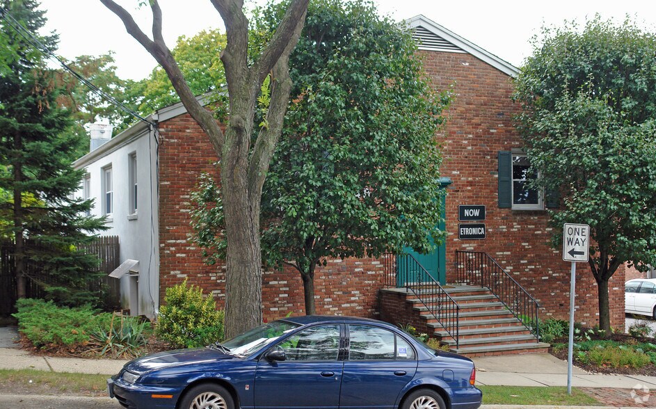 More Photos Of 48 Elm St, Huntington Office For Lease