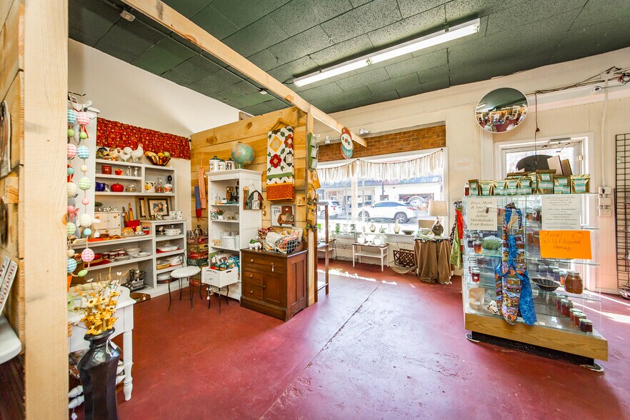 More Photos Of 223 W Main St, Mountain View Storefront For Sale