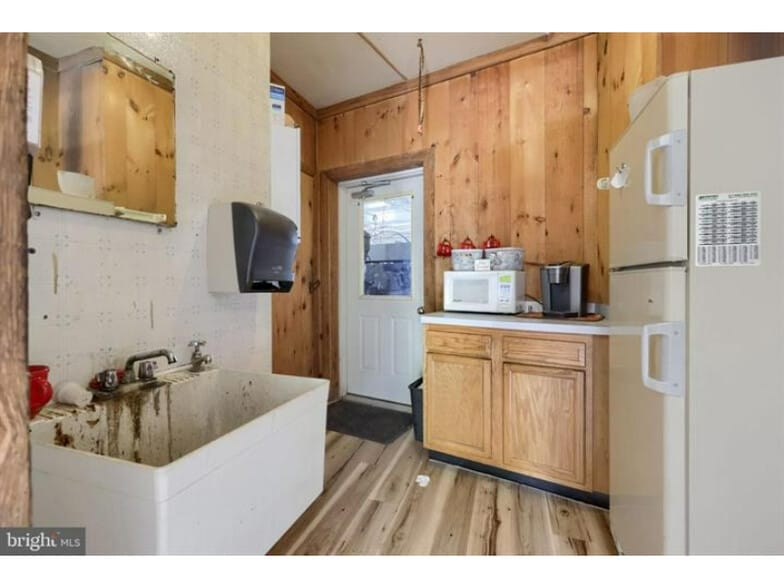 More Photos Of 240 Railroad Ave, Bird In Hand Flex For Sale