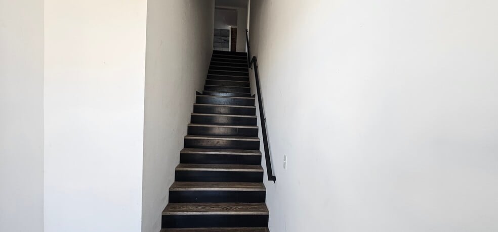 More Photos Of 223 17th St, Virginia Beach Storefront Retail Office For Sale