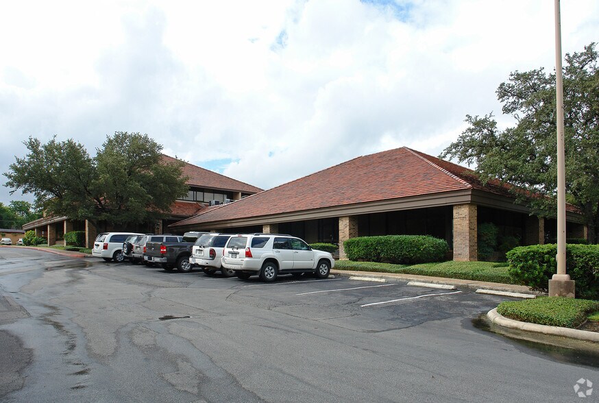 More Photos Of 402 E Ramsey Rd, San Antonio Unknown For Lease