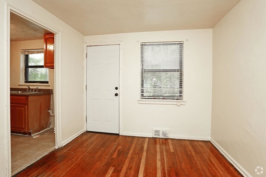 More Photos Of 35 Woodland Dr, Hartford Apartments For Sale