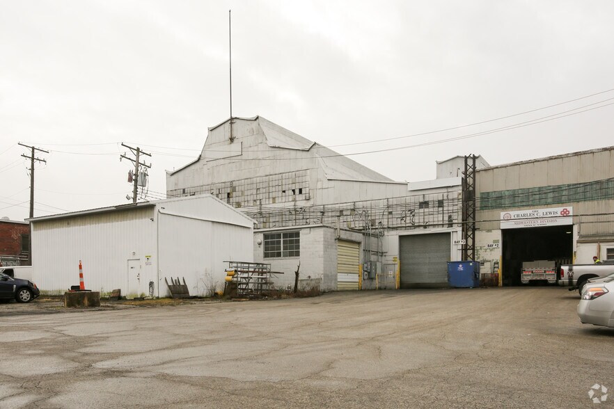 More Photos Of 1 W Interstate St, Bedford Warehouse For Lease