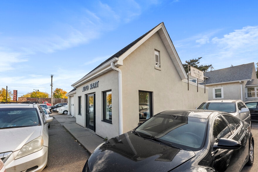 More Photos Of 4201 E Lake St, Minneapolis Auto Dealership For Sale