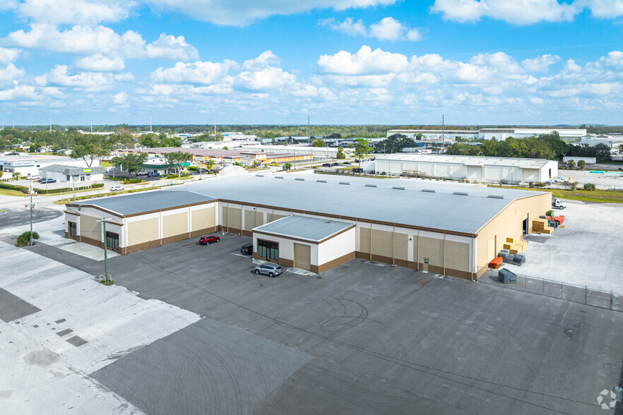 More Photos Of 2443 Commerce Point Dr, Lakeland Light Manufacturing For Lease