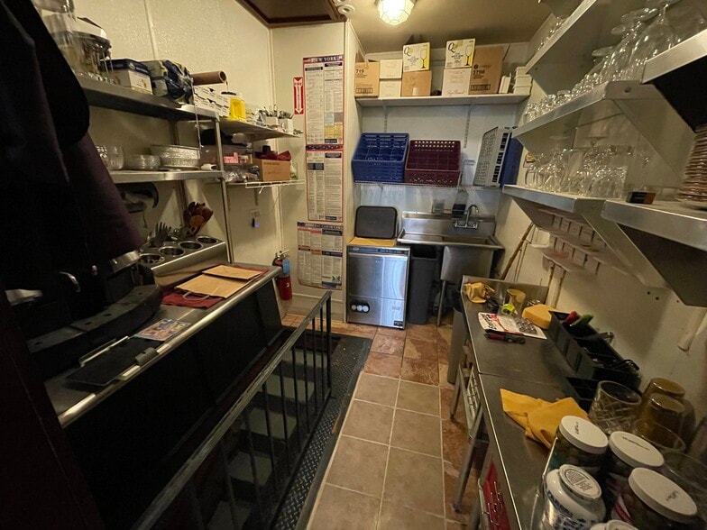 More Photos Of 10 Marble Ave, Pleasantville Bar For Lease