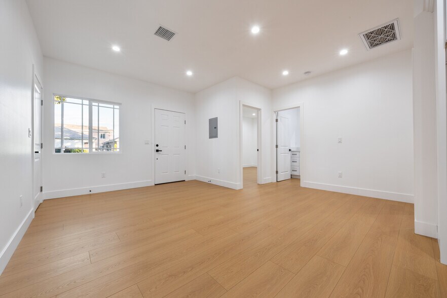 More Photos Of 758 E 84th St, Los Angeles Multifamily For Sale