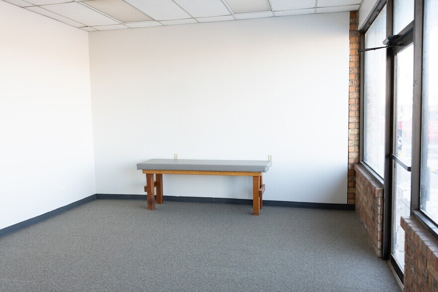 More Photos Of 115 W 1st St, Dumas Medical For Lease