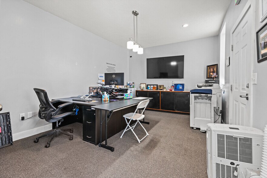 More Photos Of 45 E 100 N, Spanish Fork Convenience Store For Lease