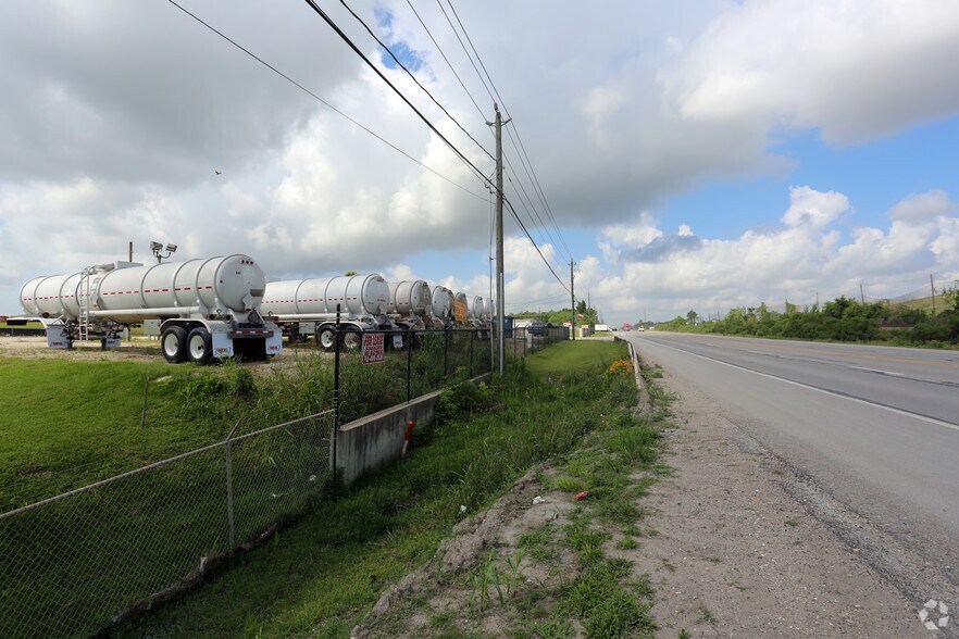 More Photos Of 11334 Beaumont Hwy, Houston Land For Lease