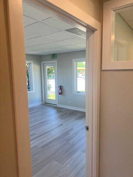 More Photos Of 75 E Division St, Mundelein Office Residential For Lease