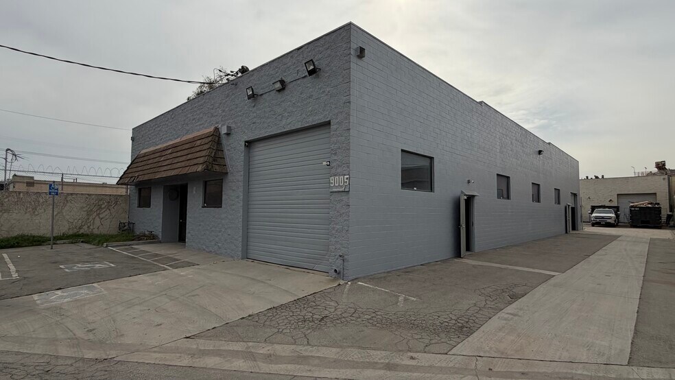 More Photos Of 9003-9005 Norris Ave, Sun Valley Warehouse For Lease