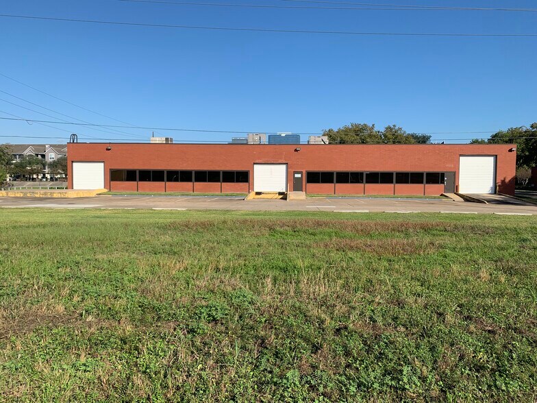 More Photos Of 10595 Westoffice Dr, Houston Light Distribution For Lease