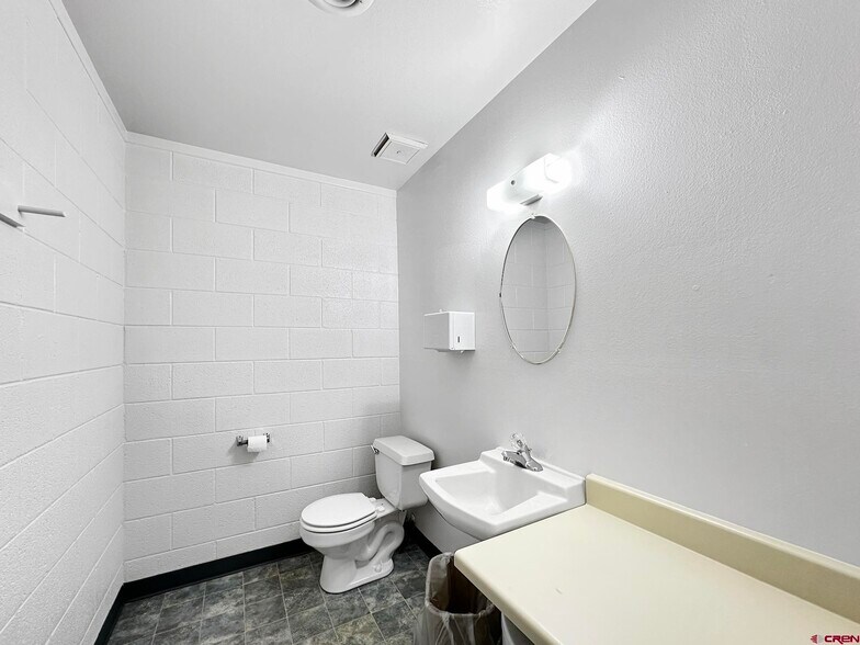 More Photos Of 685 Industrial Blvd, Delta Warehouse For Lease