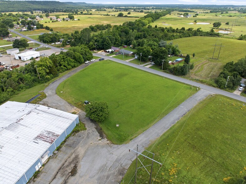 More Photos Of 1000 Warmack, Warner Warehouse For Sale