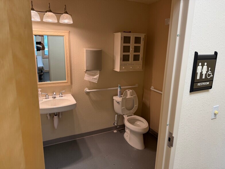 More Photos Of 1155 NW 64th Ter, Gainesville Medical For Sale