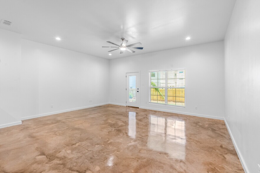 More Photos Of 1540 W Long St, Stephenville Apartments For Sale