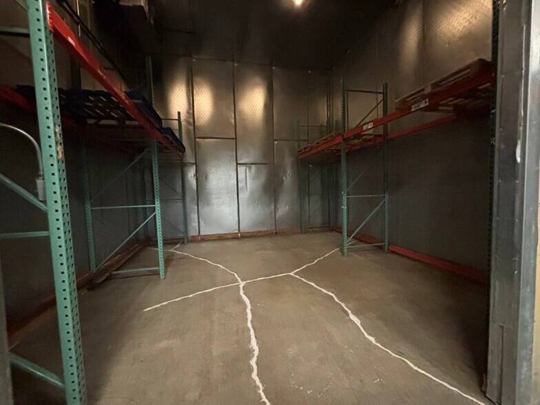 More Photos Of 215 S Pecos St, Denver Warehouse For Lease