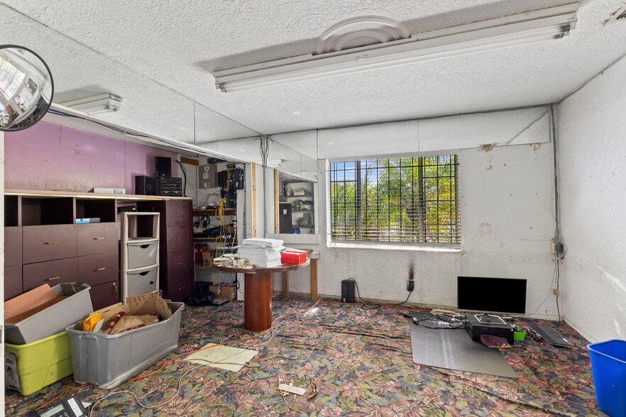 More Photos Of 5034 N Nebraska Ave, Tampa Freestanding For Sale