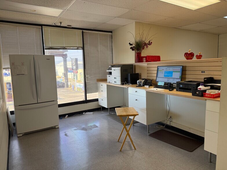 More Photos Of 16430-16438 Vanowen St, Van Nuys Medical For Lease