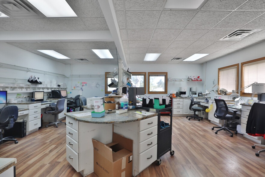 More Photos Of 2425 Deewood Dr, Columbus Medical For Sale