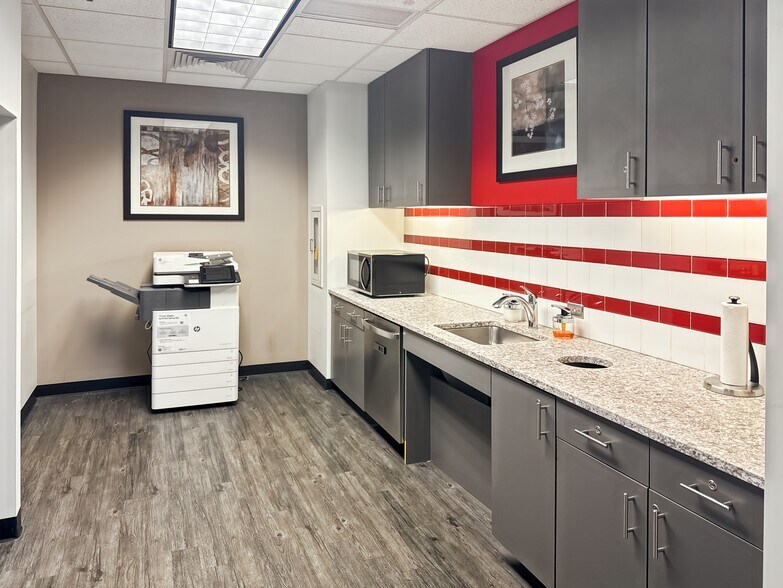 More Photos Of 3636 S Geyer Rd, Sunset Hills Coworking Space