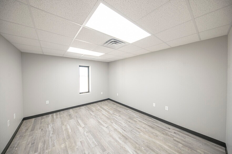 More Photos Of 16571 W Basin S, Odessa Warehouse For Sale