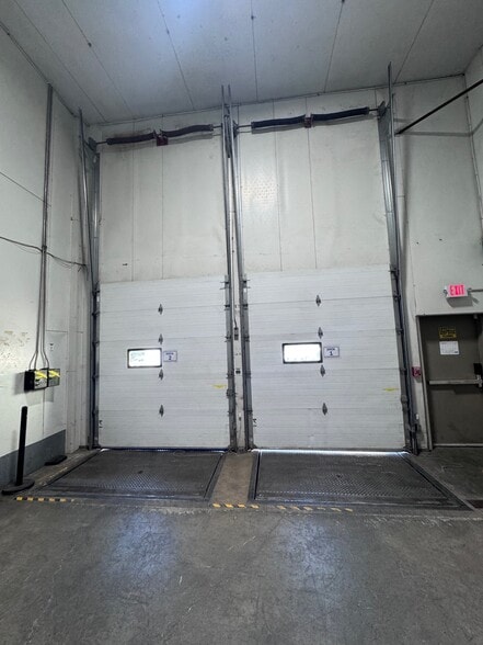 More Photos Of 2298-2333 Alahao Pl, Honolulu Warehouse For Lease