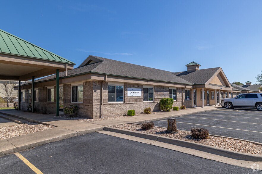 More Photos Of 2709 SE I St, Bentonville Unknown For Lease