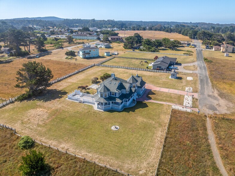 More Photos Of 19351 Del Mar Dr, Fort Bragg Specialty For Sale
