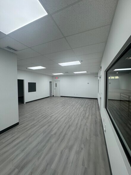 More Photos Of 16401-16413 NW 8th Ave, Miami Distribution For Lease