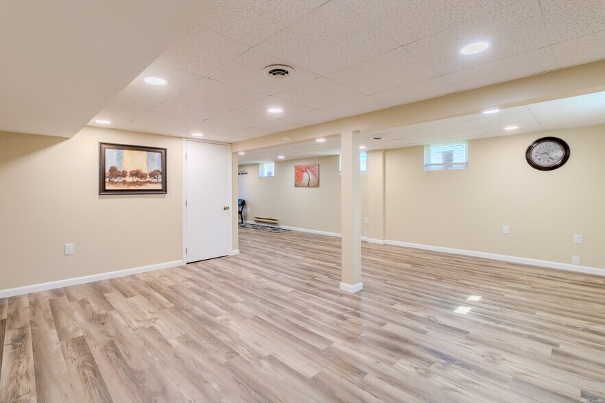 More Photos Of 990 Greensburg Pike, East Pittsburgh Office For Lease