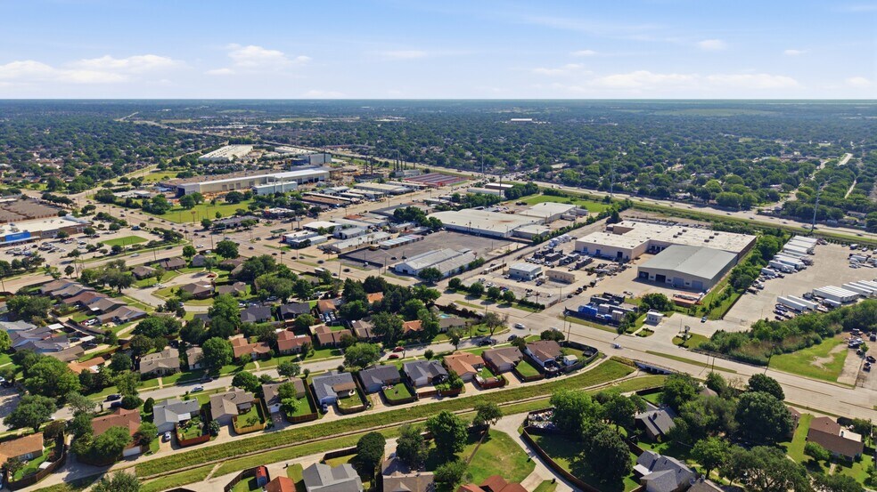 More Photos Of 1824 N 1st St, Garland Warehouse For Lease