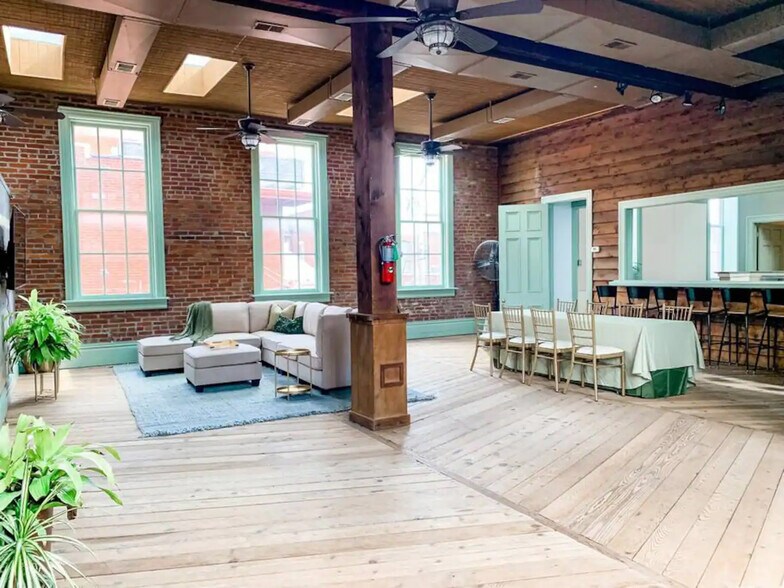 More Photos Of 1808 S 9th St, Saint Louis Freestanding For Sale