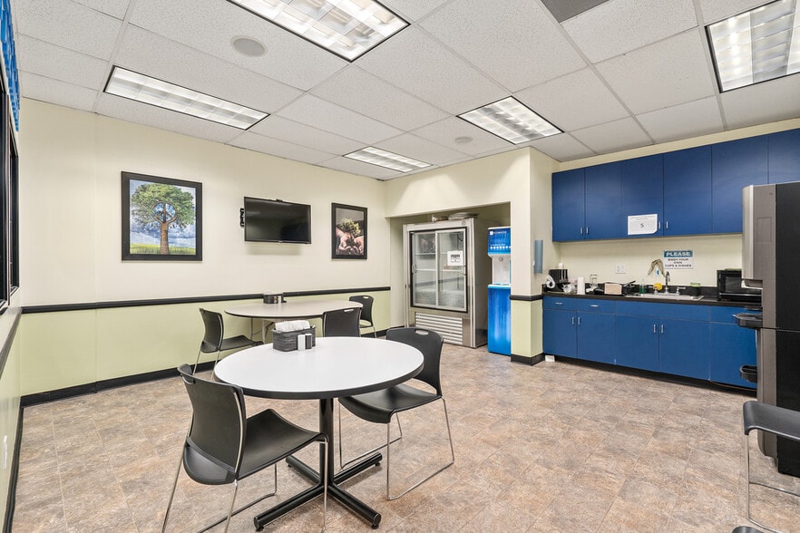 More Photos Of 5352 Laurel Canyon Blvd, North Hollywood Medical For Lease