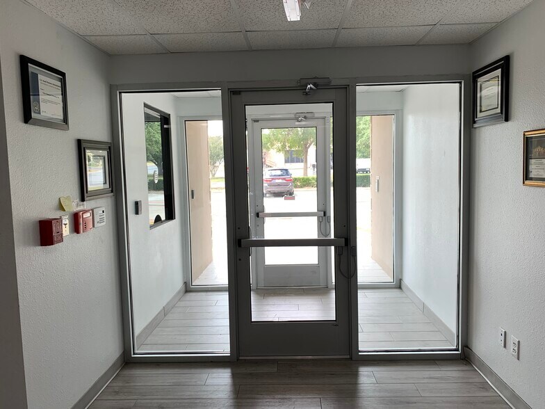 More Photos Of 12830 Cogburn Ave, San Antonio Light Distribution For Lease