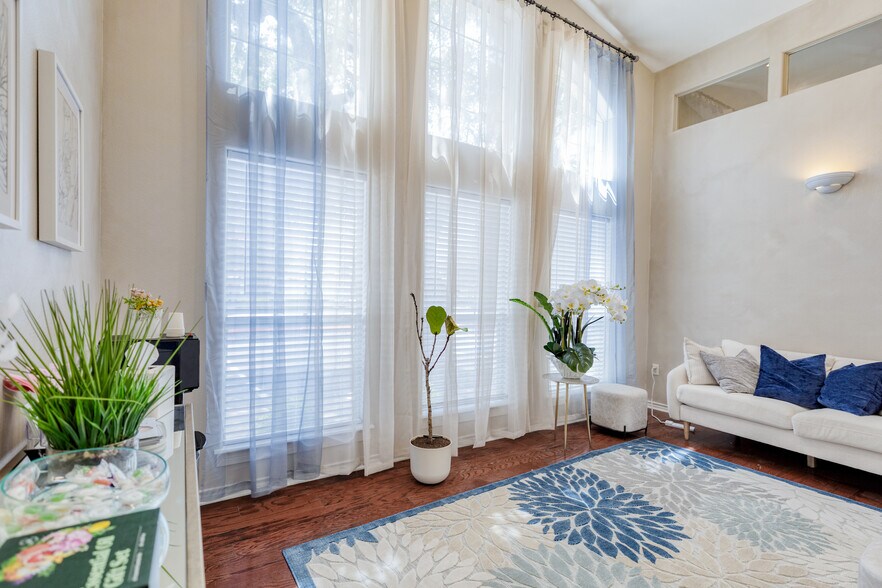 More Photos Of 12335 Hymeadow Dr, Austin Office For Sale