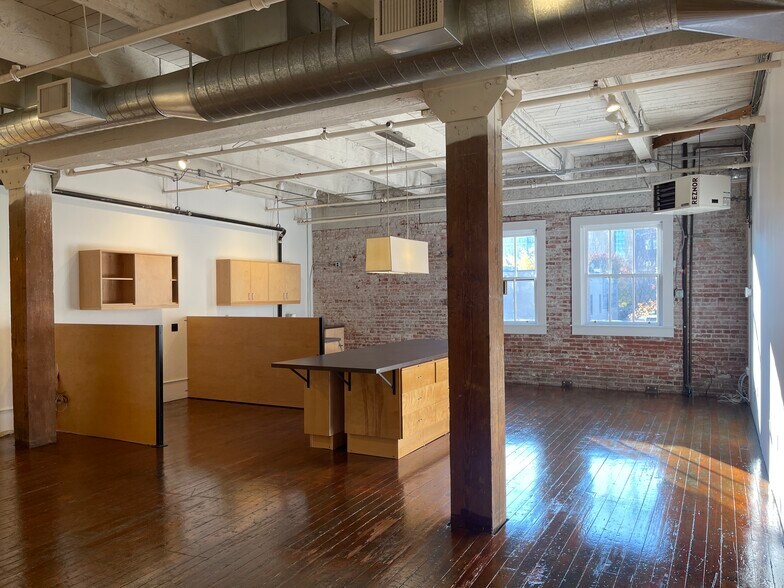 More Photos Of 1231 NW Hoyt St, Portland Loft Creative Space For Lease