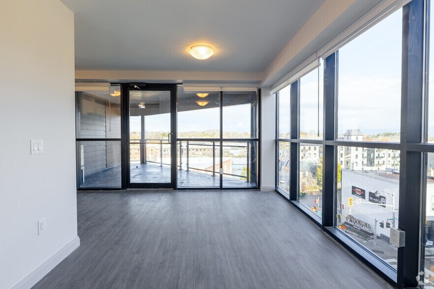 More Photos Of 16 Queen St W, Cambridge Apartments For Lease