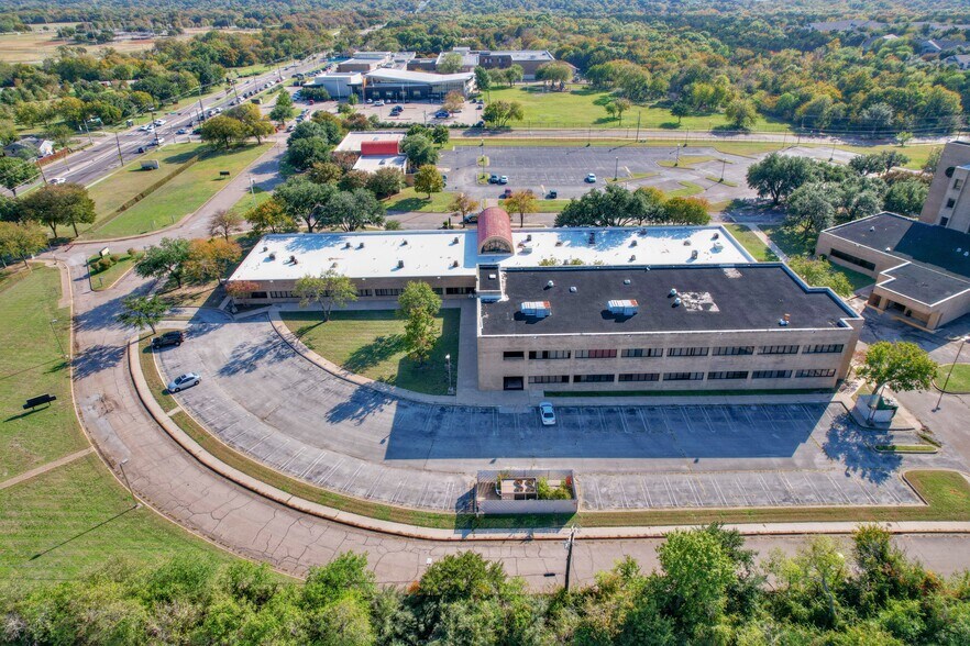 More Photos Of 2909 S Hampton Rd, Dallas Medical For Sale