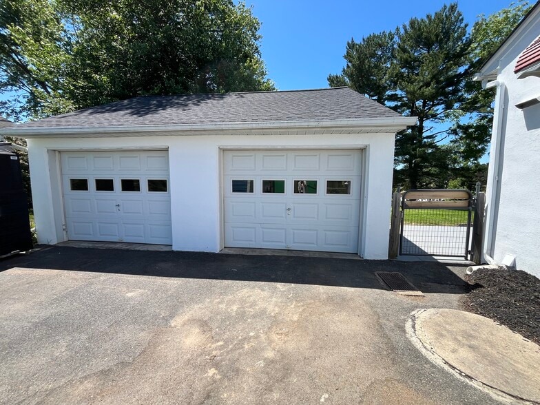 More Photos Of 2310 Rock Spring Rd, Forest Hill Office For Sale