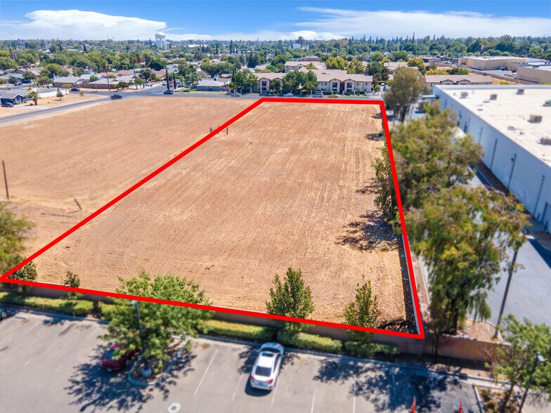 More Photos Of NEC Country Club Dr & Sherwood Ave, Madera Land For Sale