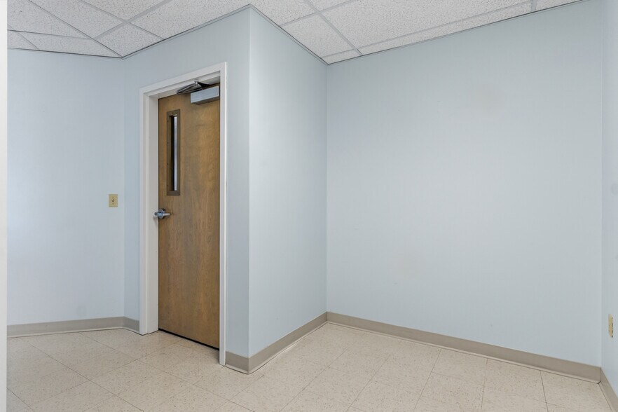 More Photos Of 320 Phillips St, North Kingstown Medical For Sale