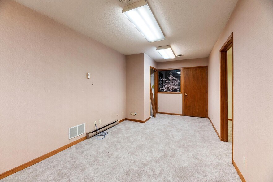 More Photos Of 33 W King St, Rhinelander Storefront Retail Office For Sale