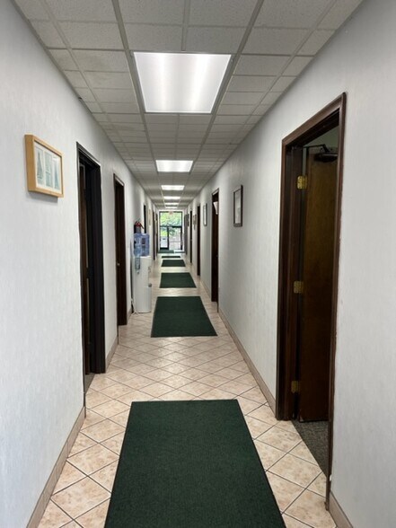 More Photos Of 39293 Plymouth Rd, Livonia Medical For Lease